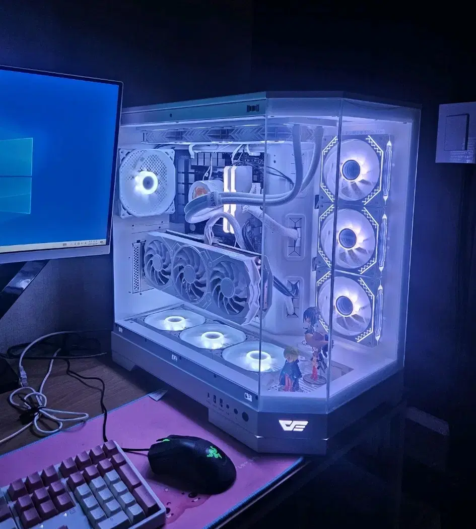 7800x3d rtx4070ti 32g 1tb 화이트 어항 고사양 컴퓨터