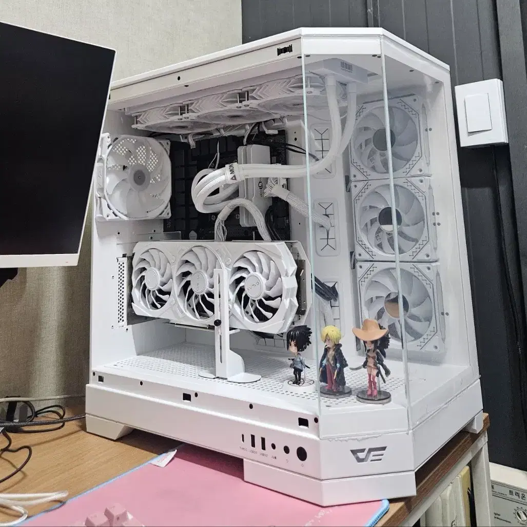 7800x3d rtx4070ti 32g 1tb 화이트 어항 고사양 컴퓨터