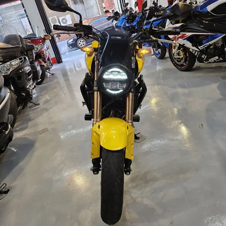 혼다 CB300R 노랭이 22년식 판매합니다