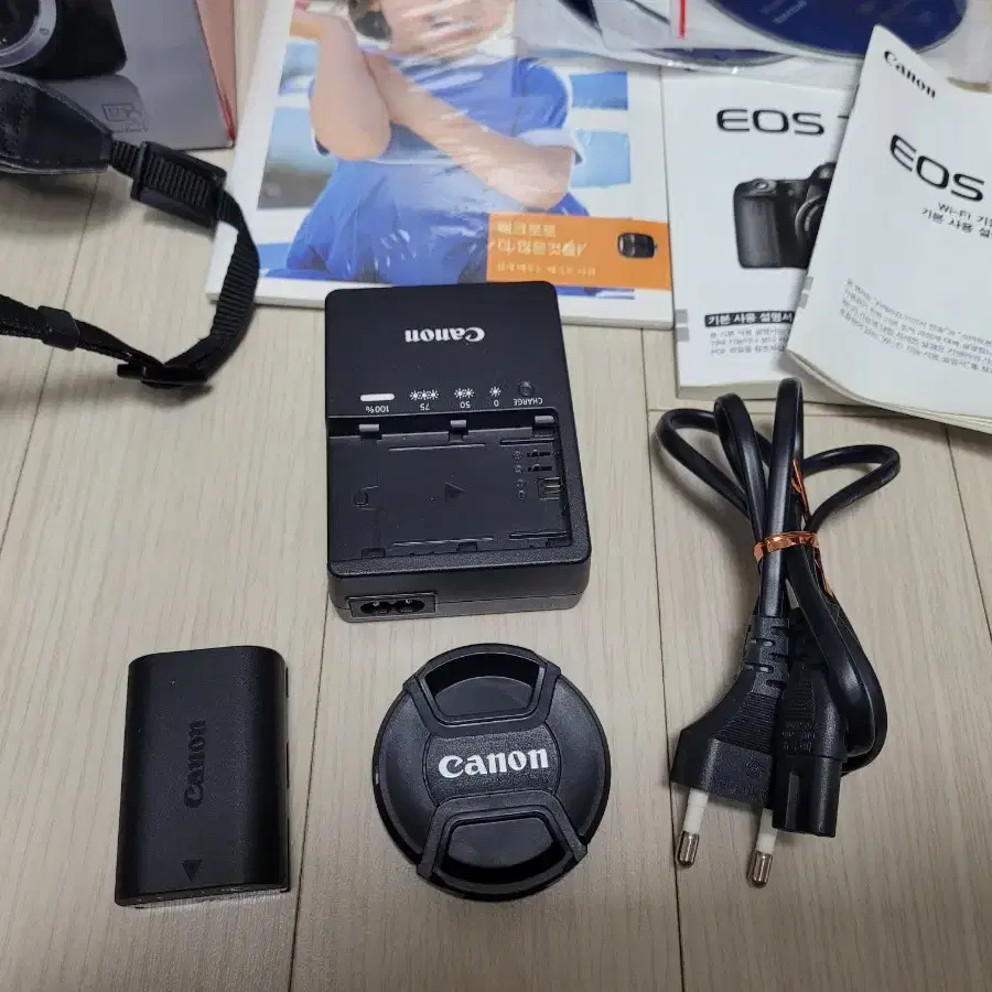 캐논 카메라 EOS 70D 와 가장최신 소형18-55STM 렌즈 세트