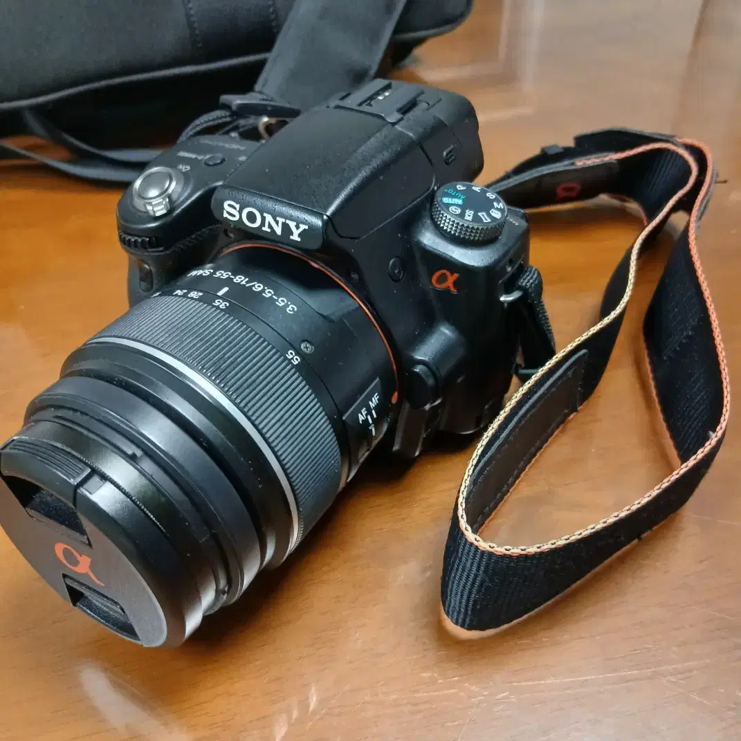 20만원 소니 DSLR 알파 55 카메라 와 정품삼각대 가방