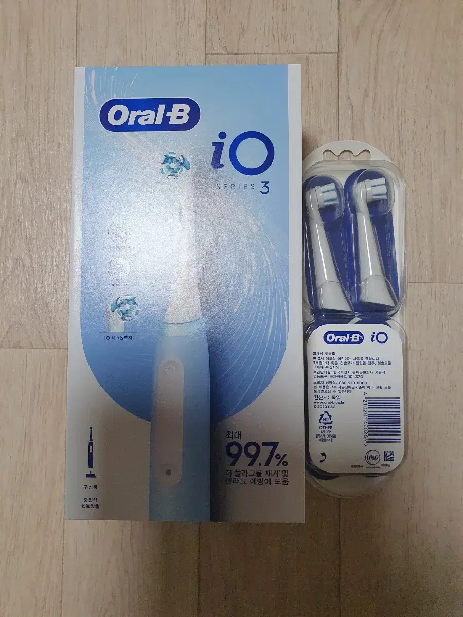 (미개봉 새상품) 오랄비 Oral-B iO3 전동칫솔 + 전용칫솔모 4개