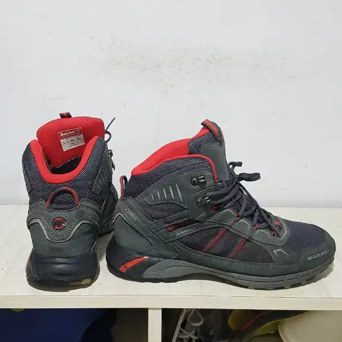 택포 250-255 정품 SWISS MAMMUT GORE-TEX 등산화!