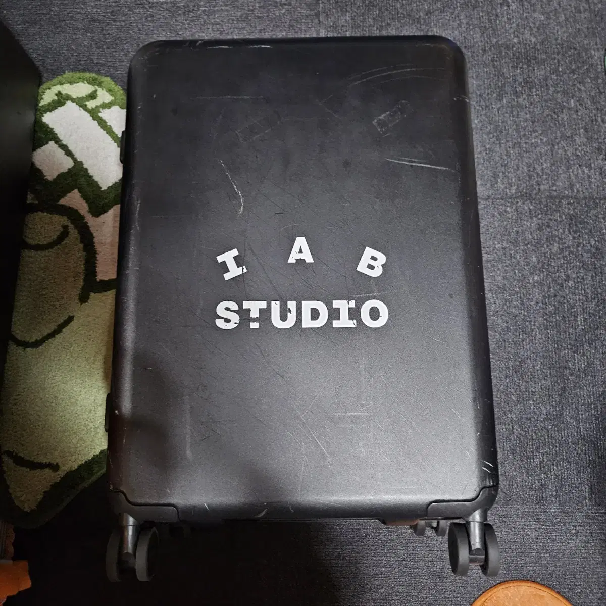 iabstudio x Samsonite 캐리어 25인치 팝니다.