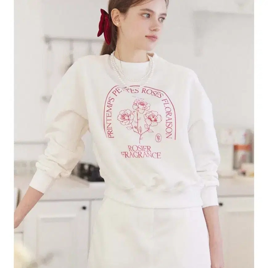 아워호프 Petite Rose Sweatshirt - Off white