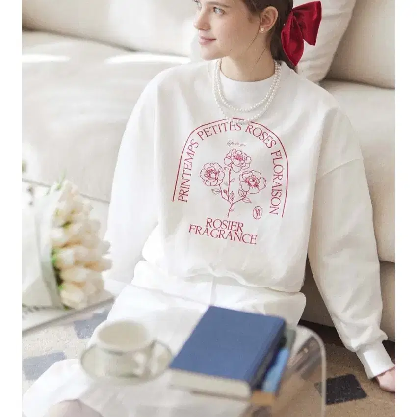 아워호프 Petite Rose Sweatshirt - Off white