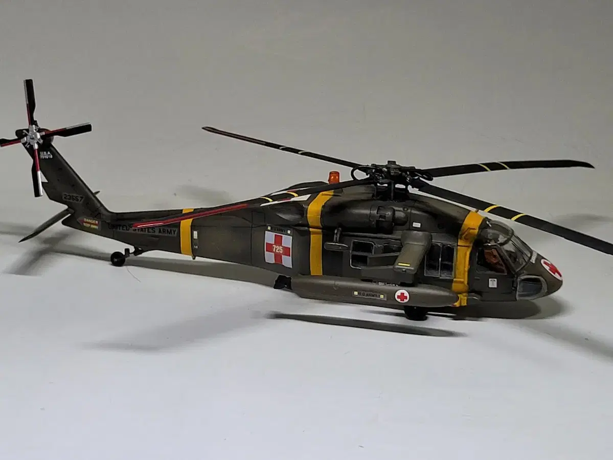 프라모델 완성작 미군 UH-6블랙호크 응급헬기 판매