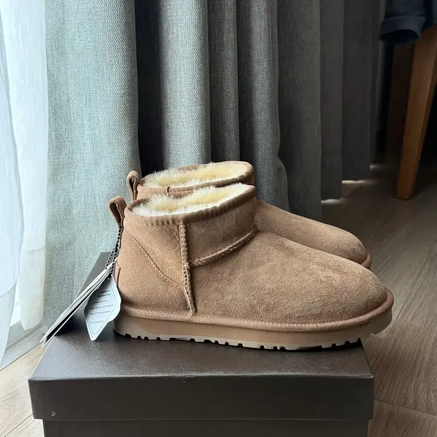 UGG(어그) 클래식 울트라미니 | 체스트넛 | 8L(240-24