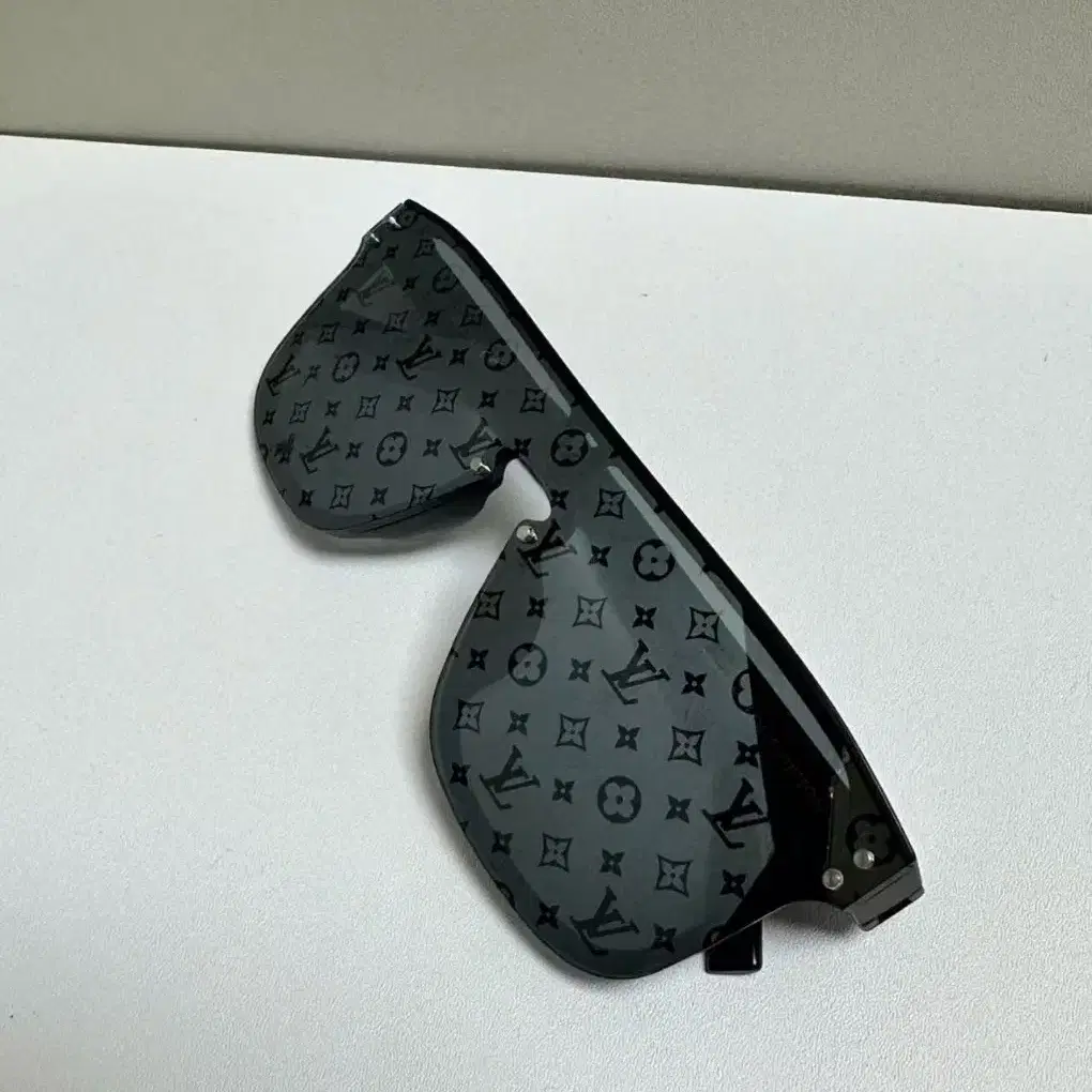 LOUIS VUITTON WAIMEA L사각 선글라스