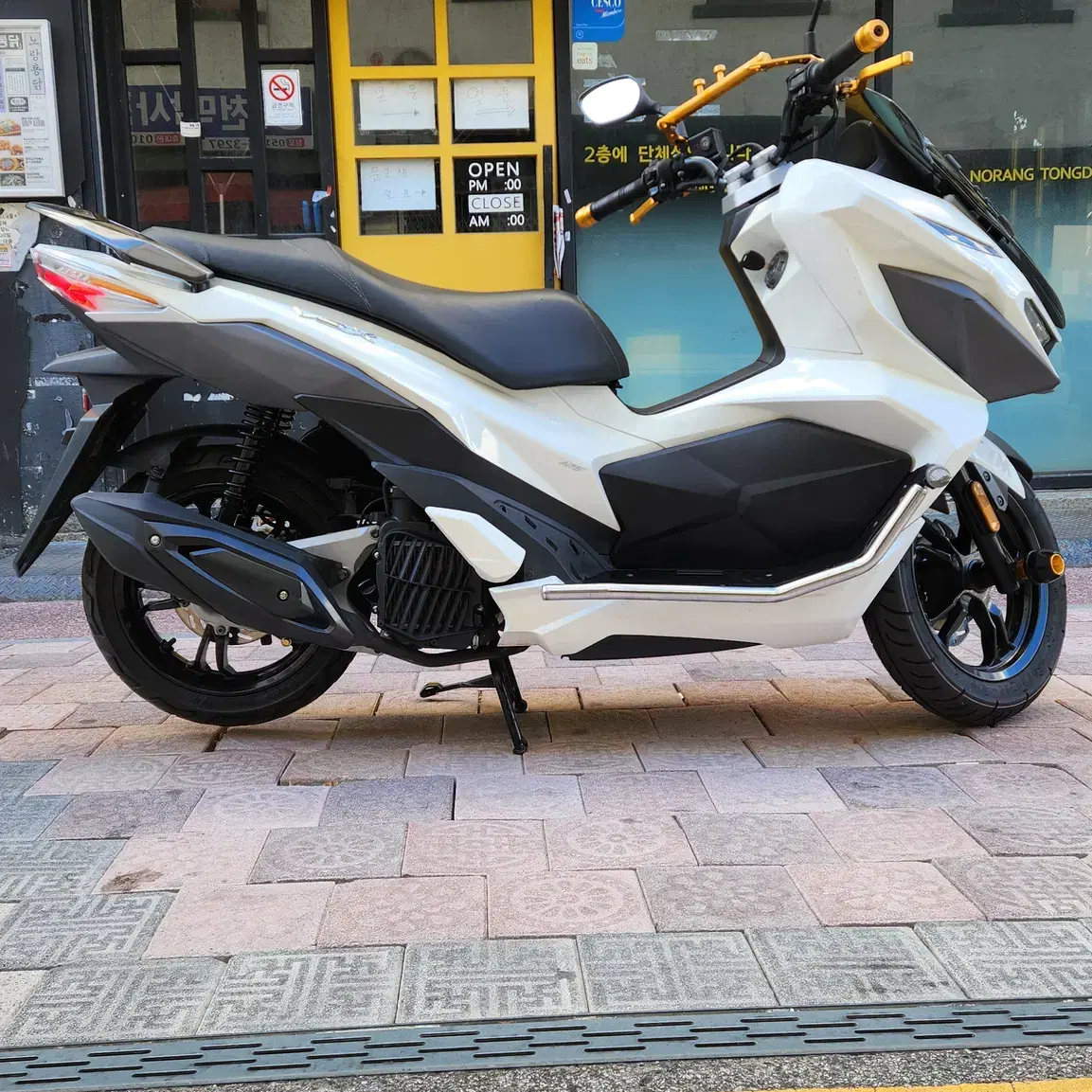 부산 센터판 S급  SYM VSX125 (22년식) 판매합니다.