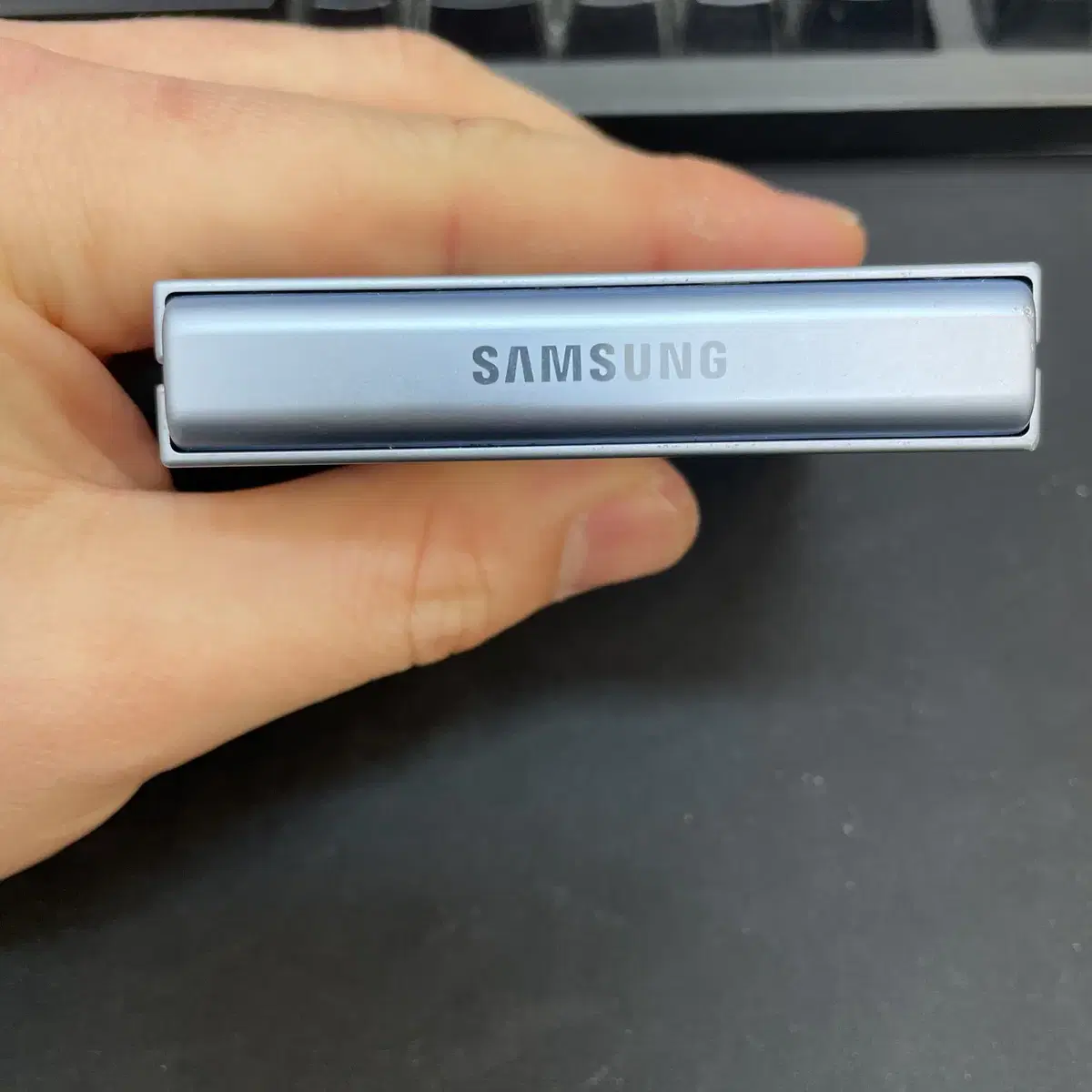 갤럭시Z플립6 블루 256GB 무잔상 상태좋은 중고85만5천팝니다.