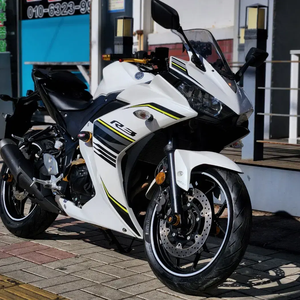 2017년 야마하 YZF-R3 화이트블랙 옵션다수 판매합니다.