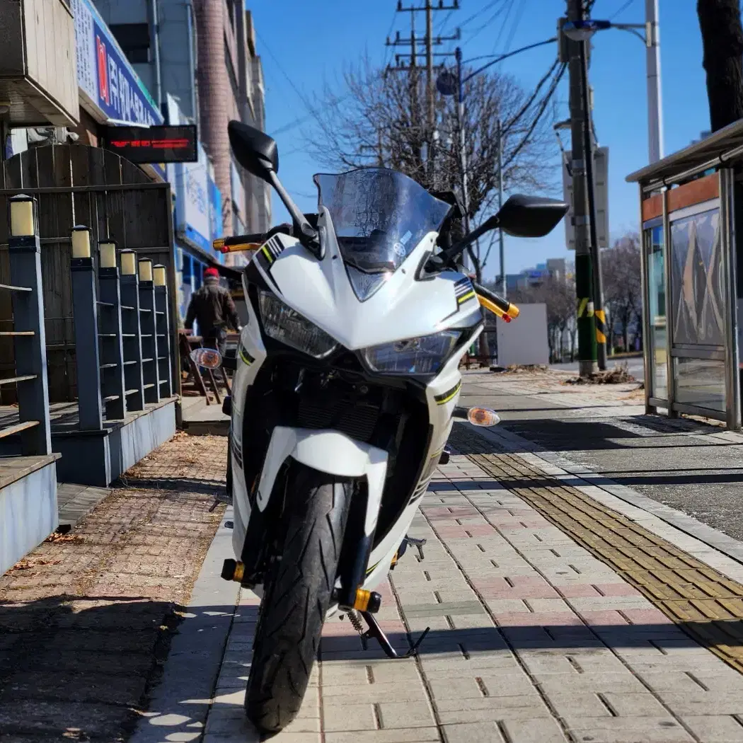 2017년 야마하 YZF-R3 화이트블랙 옵션다수 판매합니다.