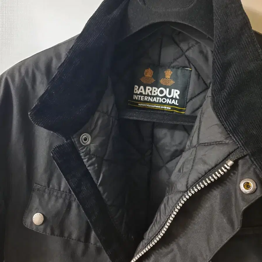 바버 Barbour - SS24 코듀로이칼라 왁스자켓  100