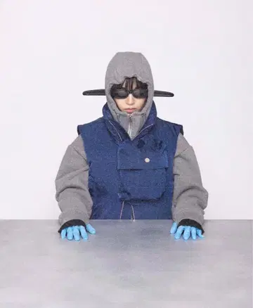 OUAT 다운 베스트 다크 그레이 탈부착 가능한 포켓 부착
