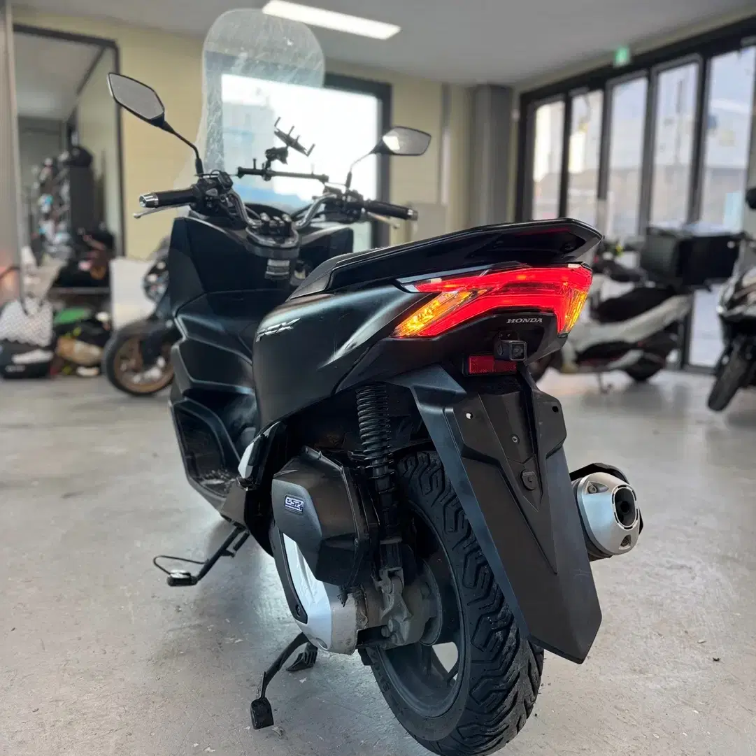 혼다 PCX125 ABS 22년형 4만Km 판매합니다