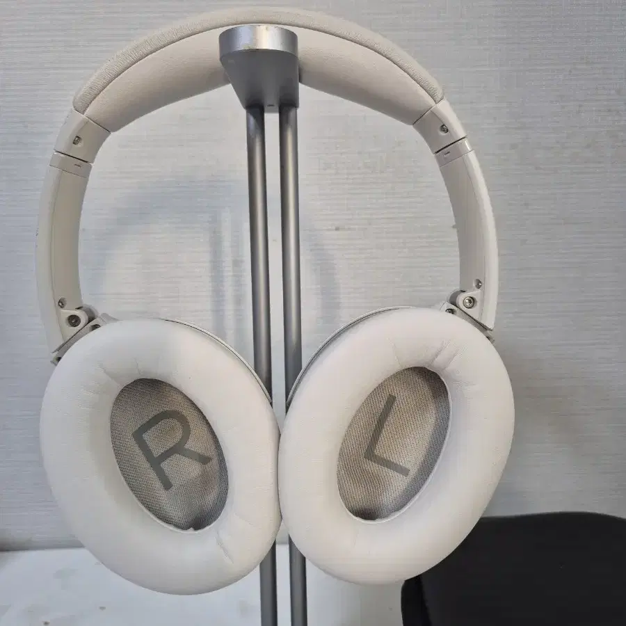 Bose QC45 화이트 노캔 헤드폰