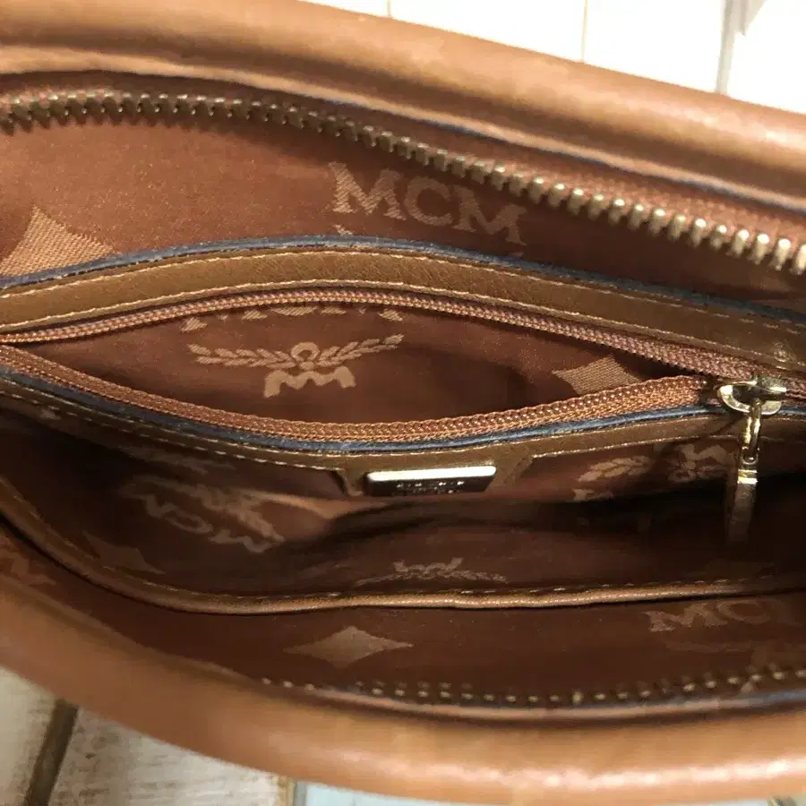 MCM 크로스