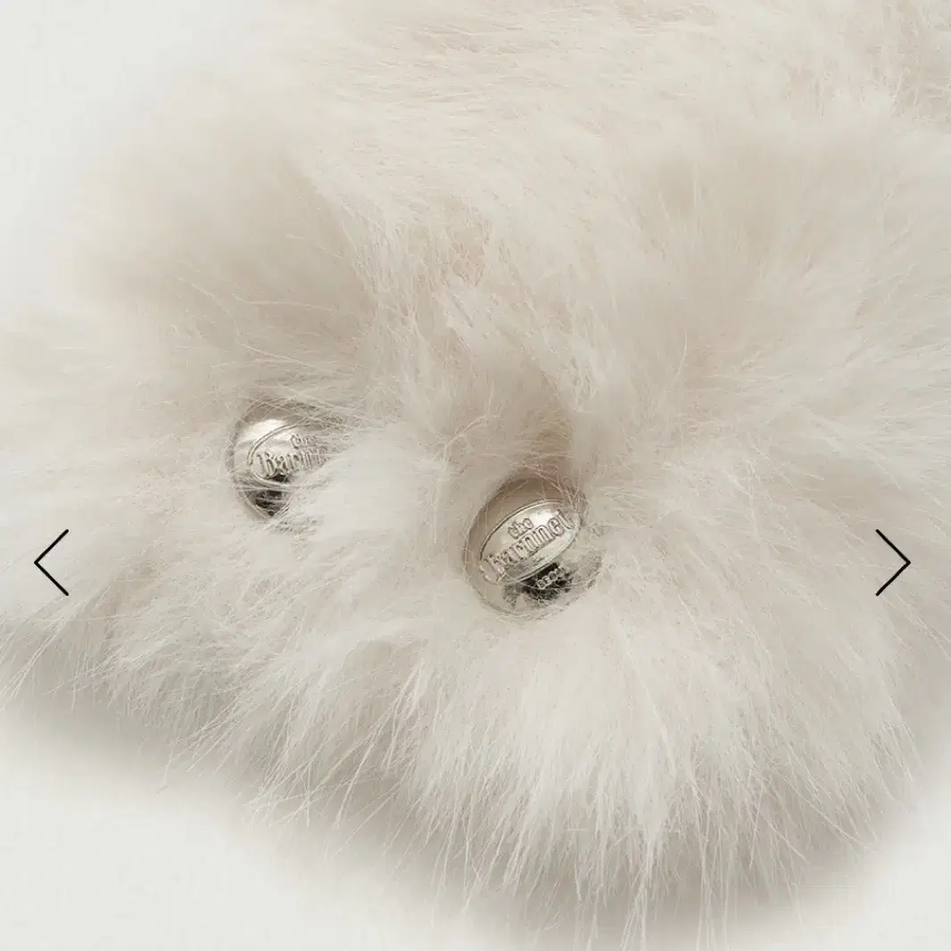 더바넷,Ivory Eco-Fur Warmer