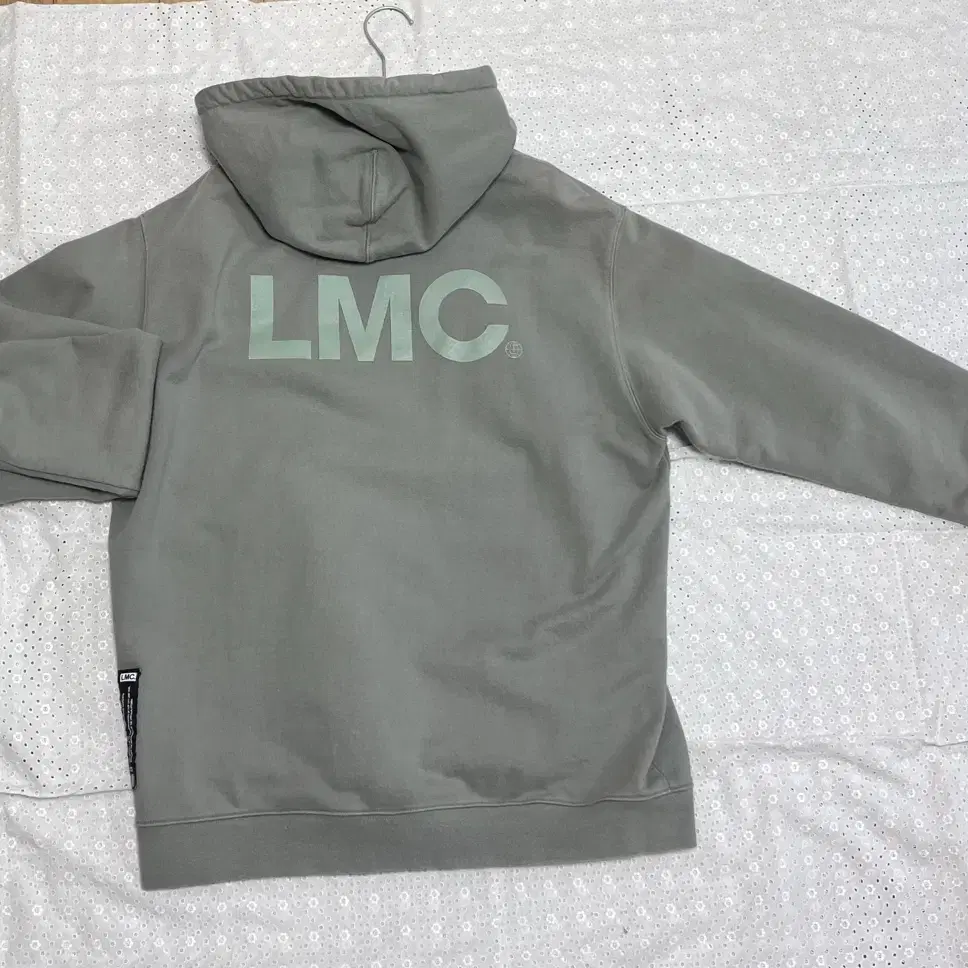 LMC 후드티