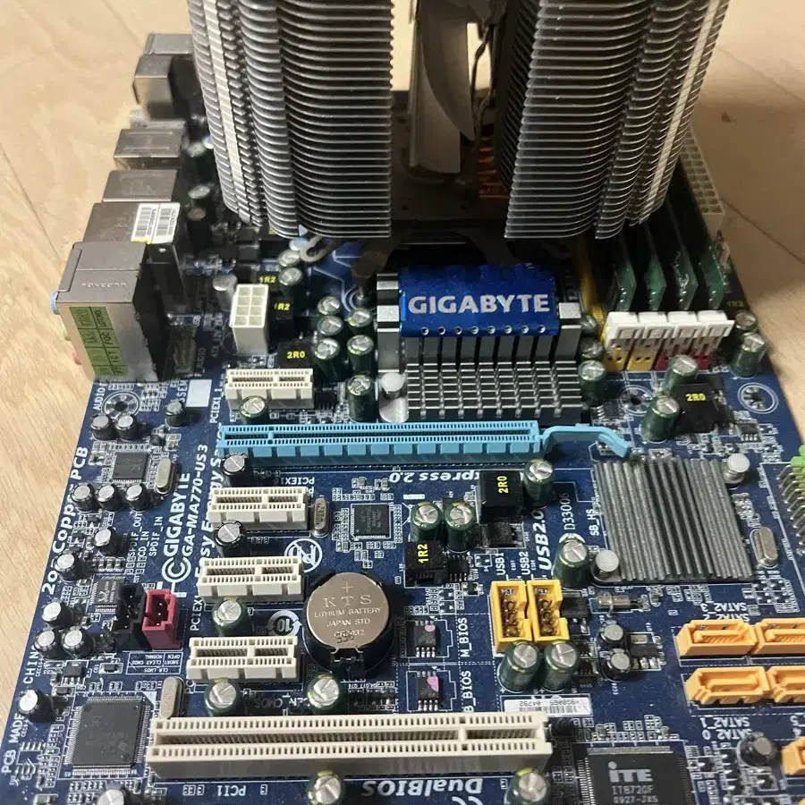 GIGABYTE GA-MA770T-US3 AM3