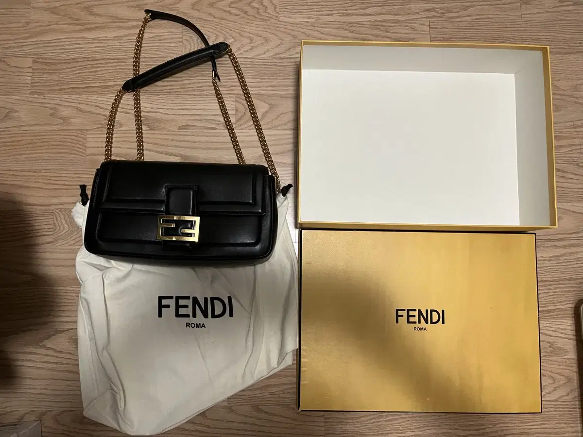 펜디 fendi 미디움 바게트백 숄더백 크로스백 램스킨 체인백 블랙칼라