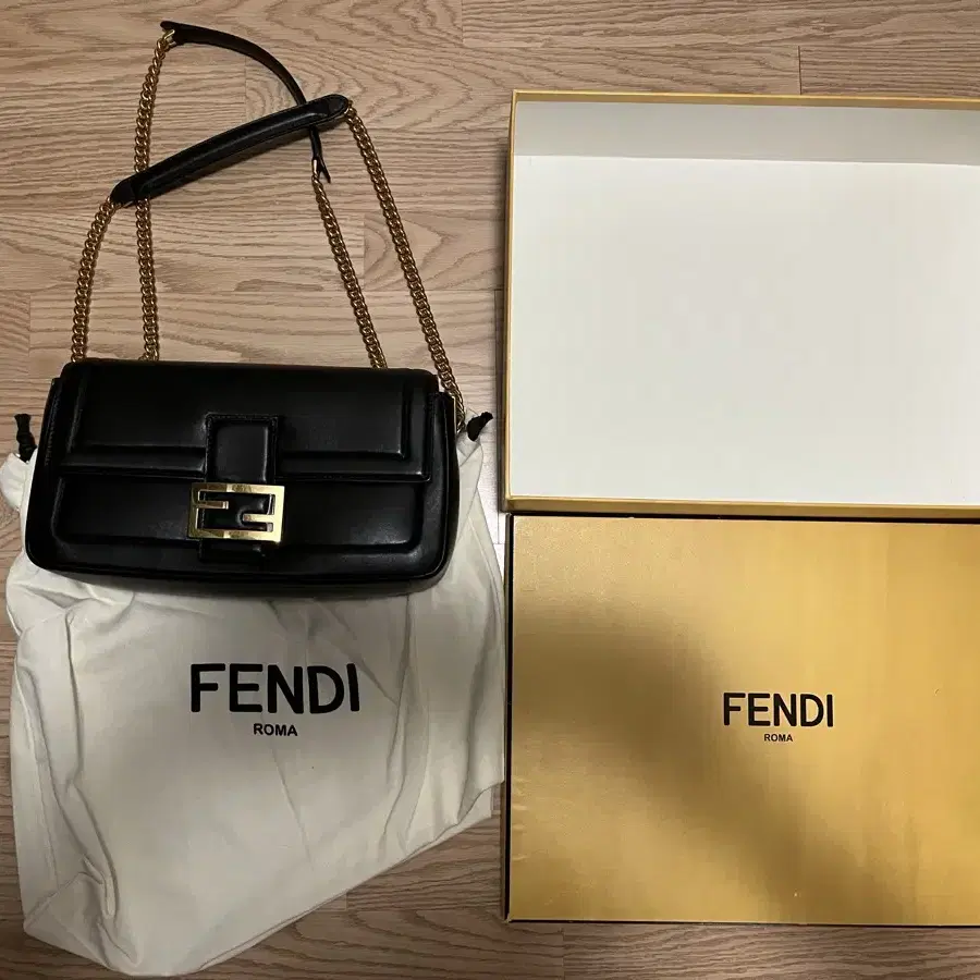 펜디 fendi 미디움 바게트백 숄더백 크로스백 램스킨 체인백 블랙칼라