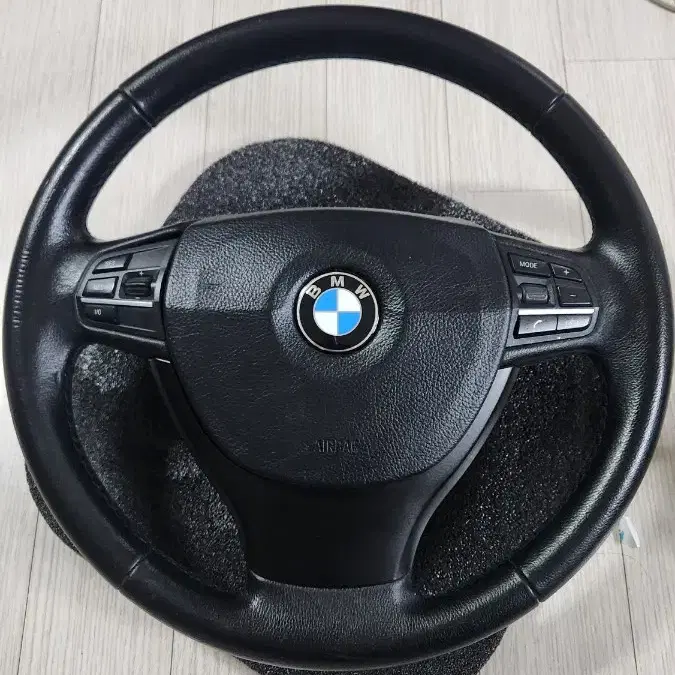 BMW F10 핸들 / 스티어링 판매합니다.