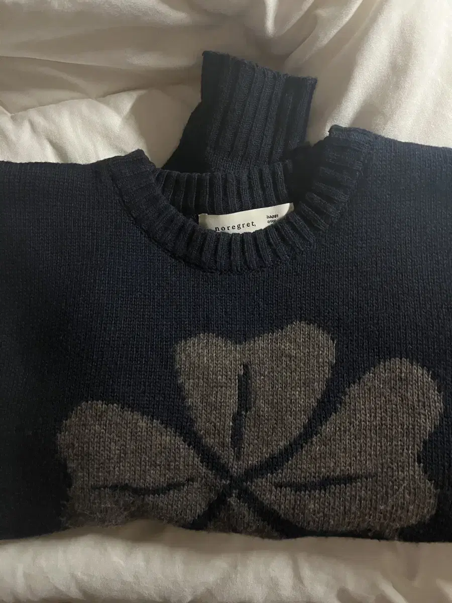 [노리그렛] Clover Jacquard Round Knit