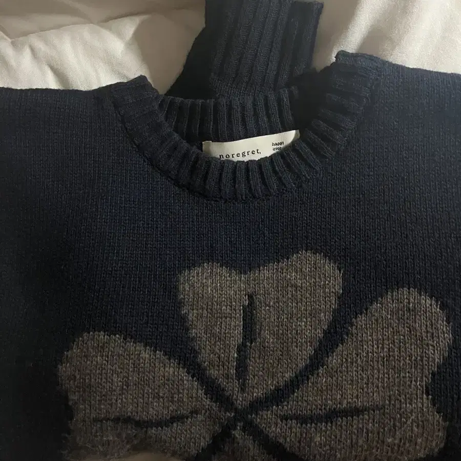 [노리그렛] Clover Jacquard Round Knit