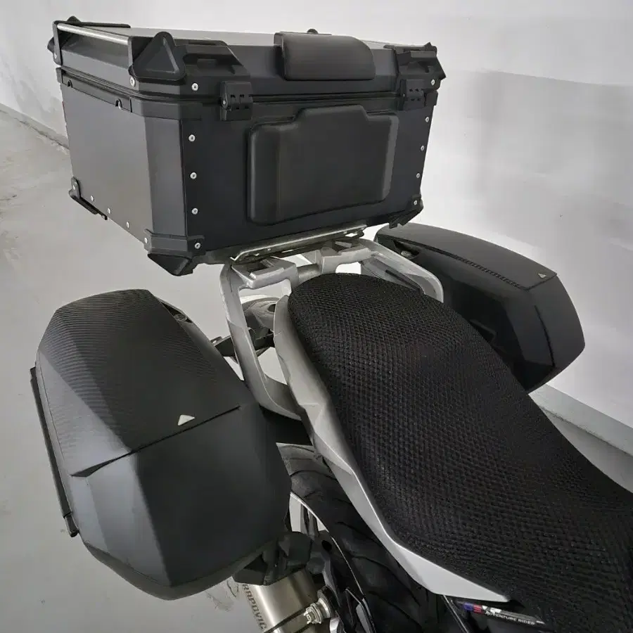 2018 BMW G310GS 머플러,3박스 판매합니다.