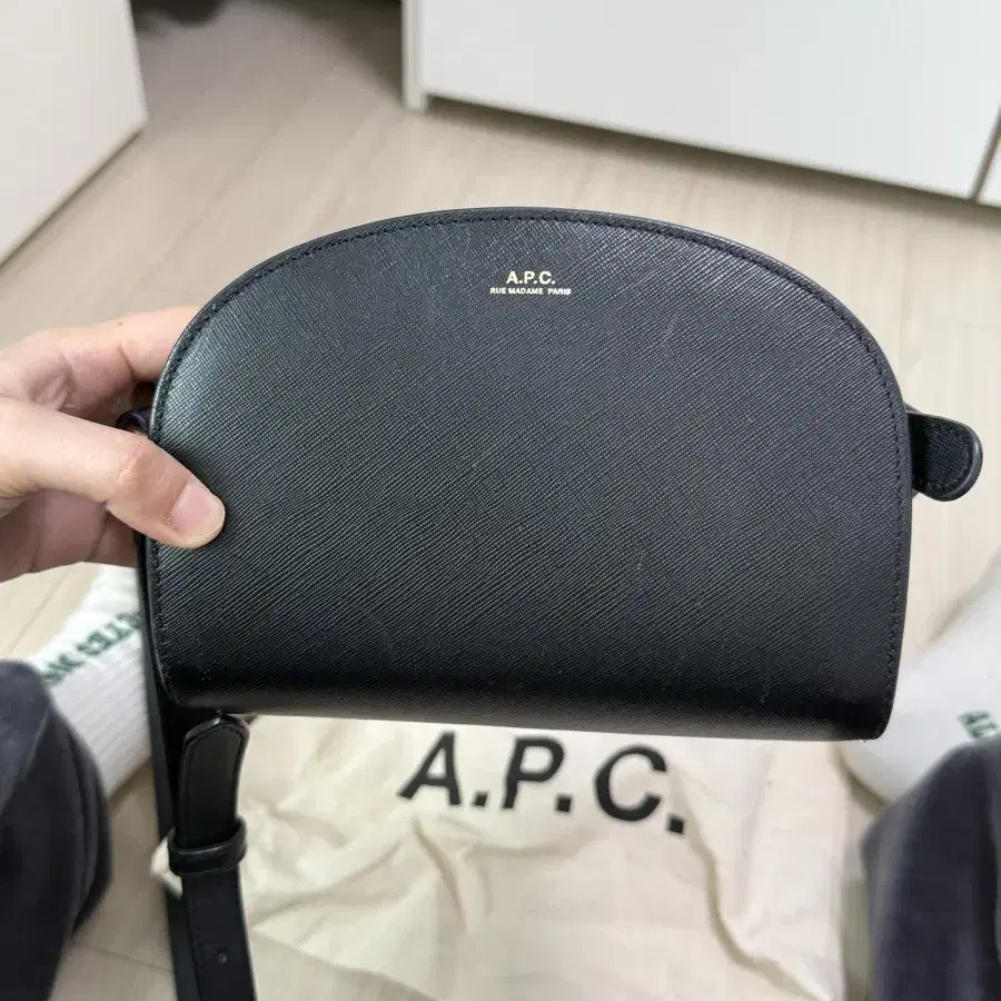 A.P.C 아페쎄 하프문