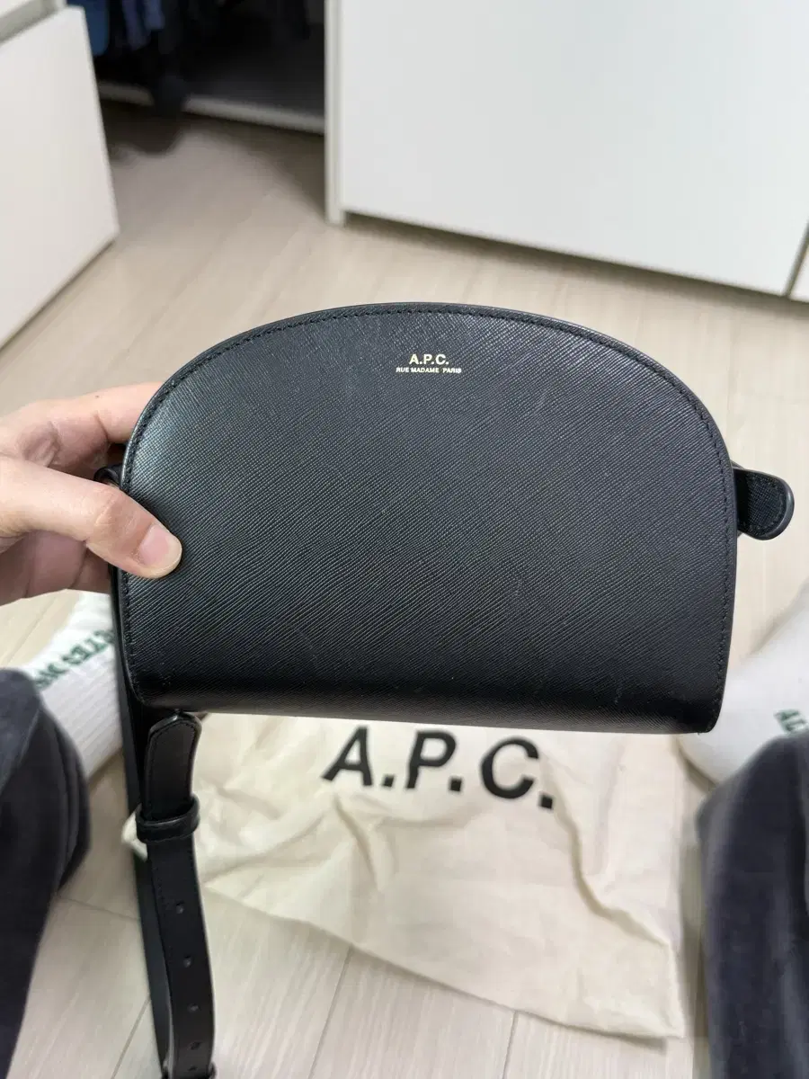 A.P.C 아페쎄 하프문