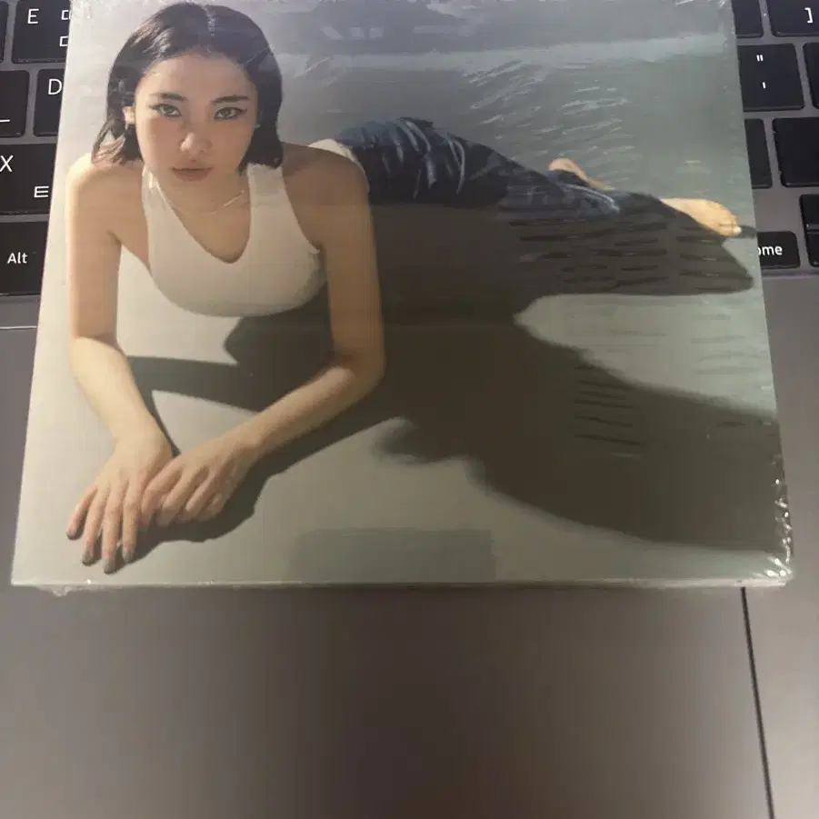 유라 Gaussian CD 미개봉