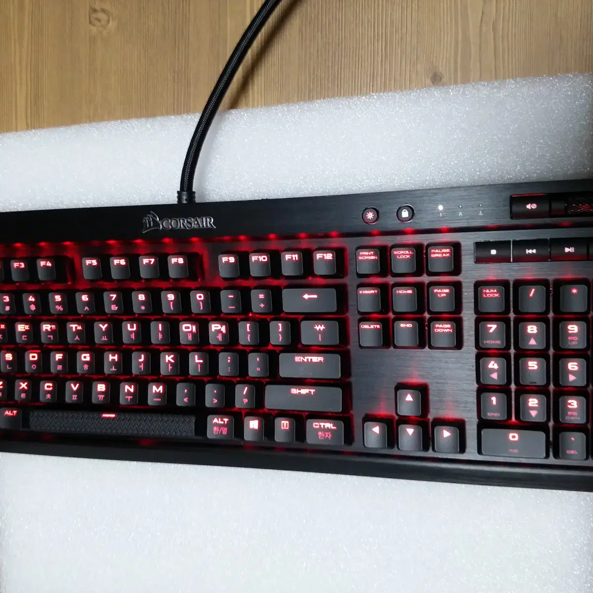 CORSAIR K70 LUX 기계식 고급 키보드  (적축)