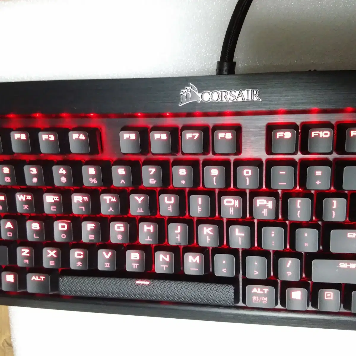 CORSAIR K70 LUX 기계식 고급 키보드  (적축)