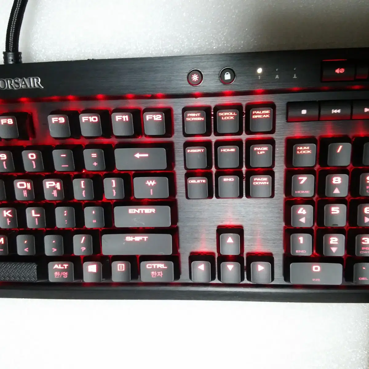 CORSAIR K70 LUX 기계식 고급 키보드  (적축)