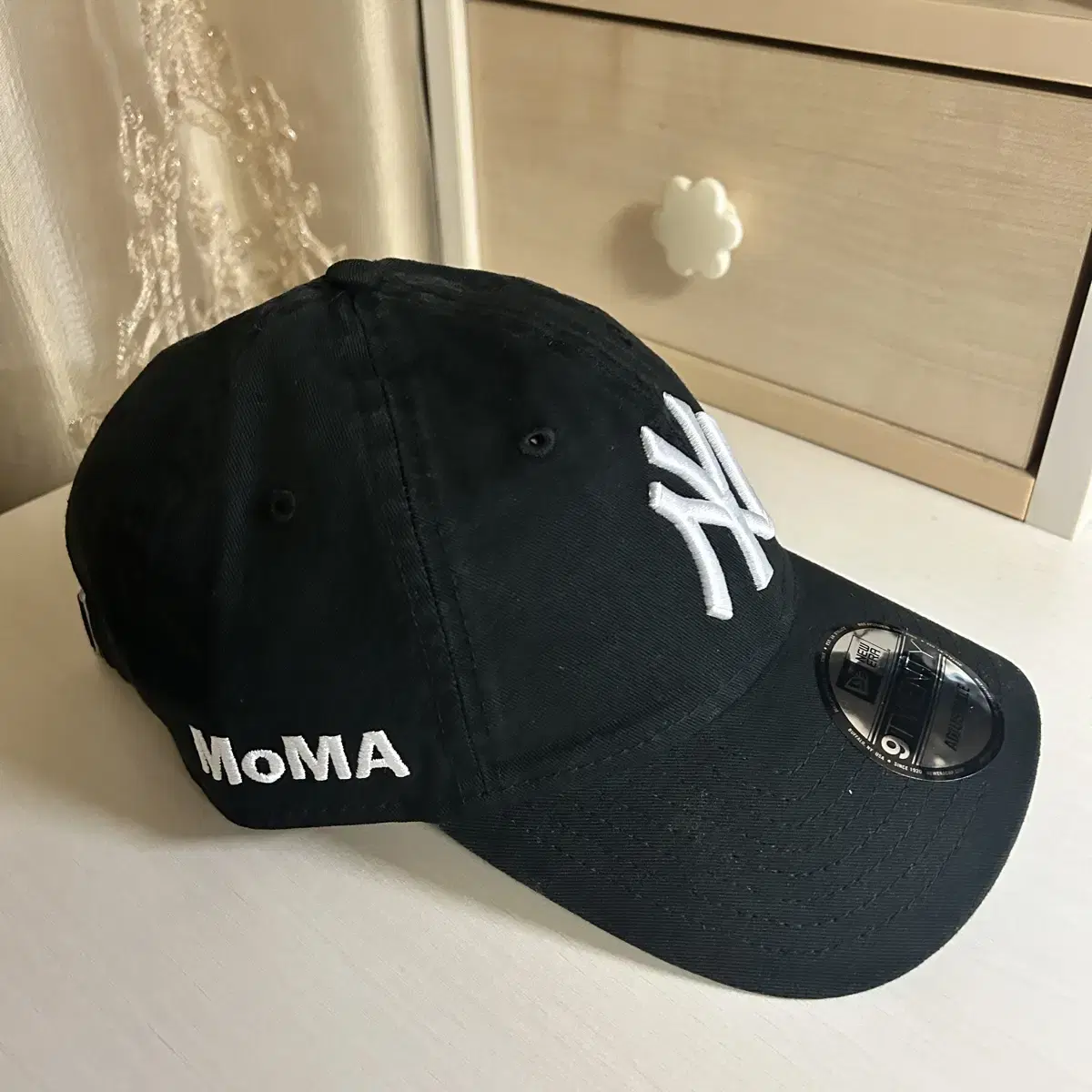 MOMA 뉴에라 볼캡 블랙