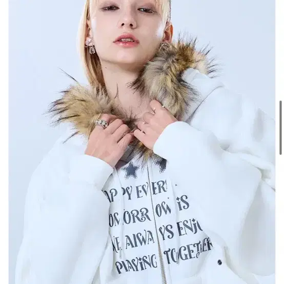 러브이즈트루 후드집업 FS LETTER HOOD ZIPUP(WHITE)