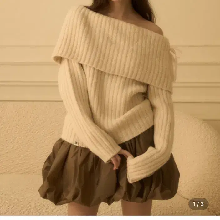 어윗 오프숄더 니트 HOLIDAY OFF-SHOULDER KNIT-IVO