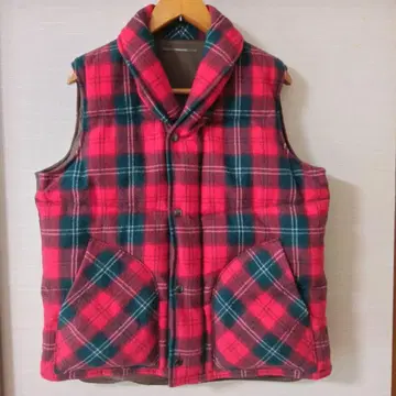 투모 롤랜드빨간색과 그린 컬러의 체크 무늬 다운 베스트