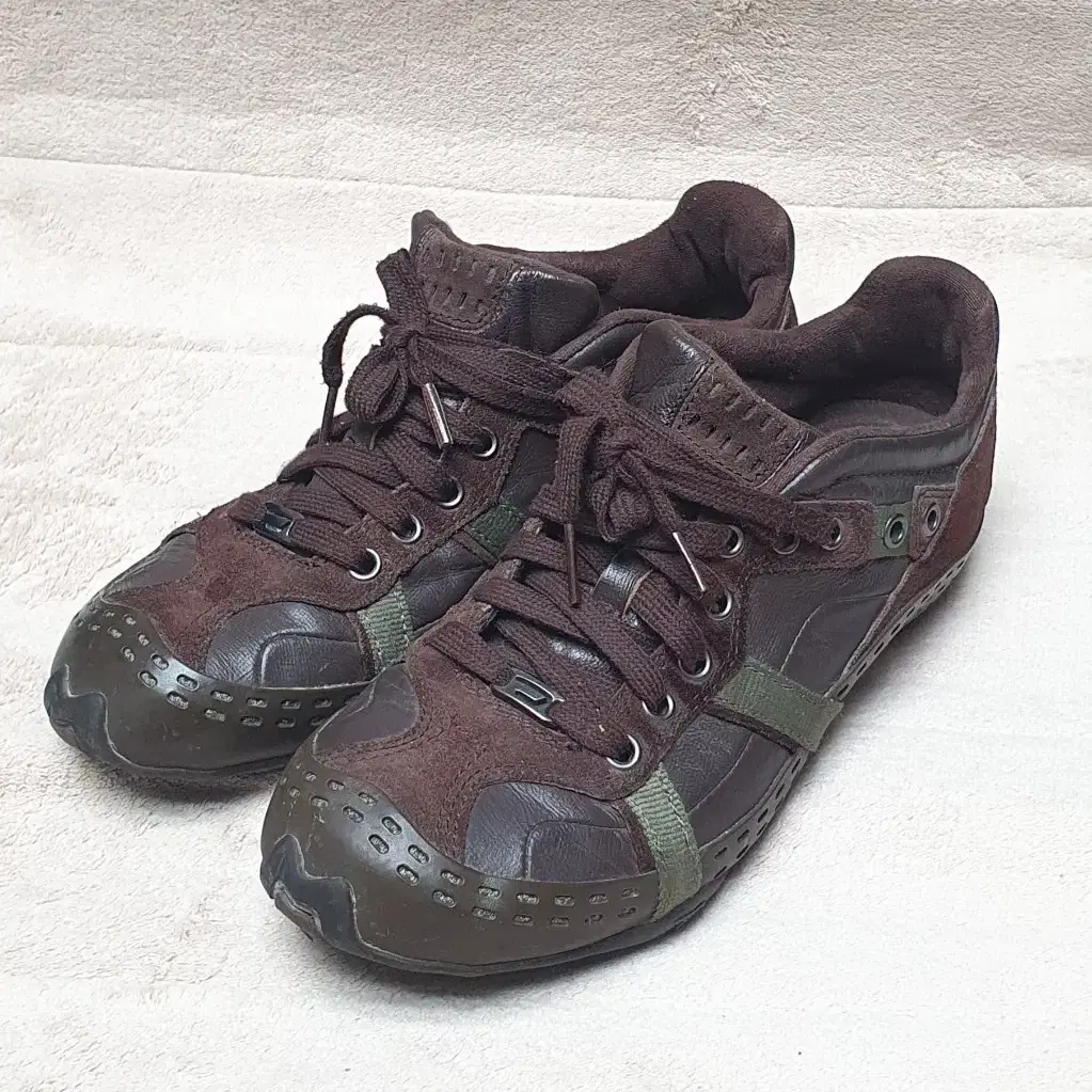 2000s Diesel low rise sneakers 260mm