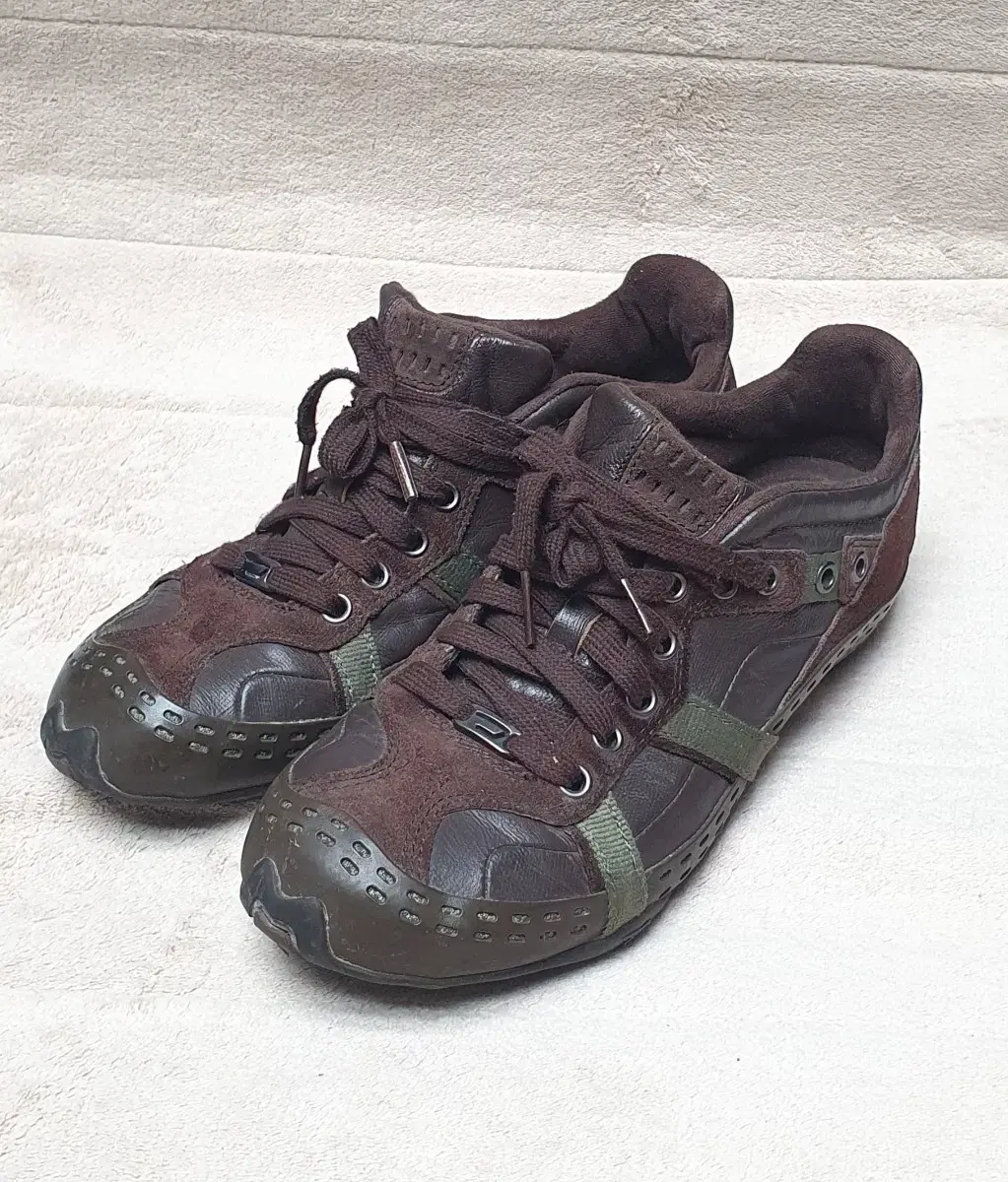 2000s Diesel low rise sneakers 260mm