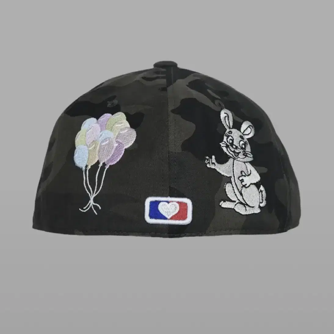 더뮤지엄비지터 RABBIT EMBROIDERY CAP CAMO