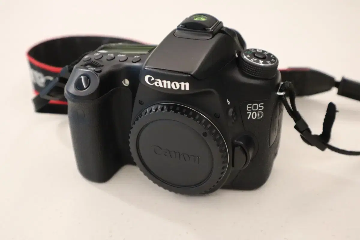 Canon EOS 70D (Body) DSLR Camera