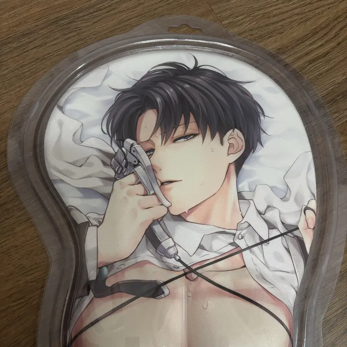 Jin-gyeong-ui-geojin Levi's chest mouse pad