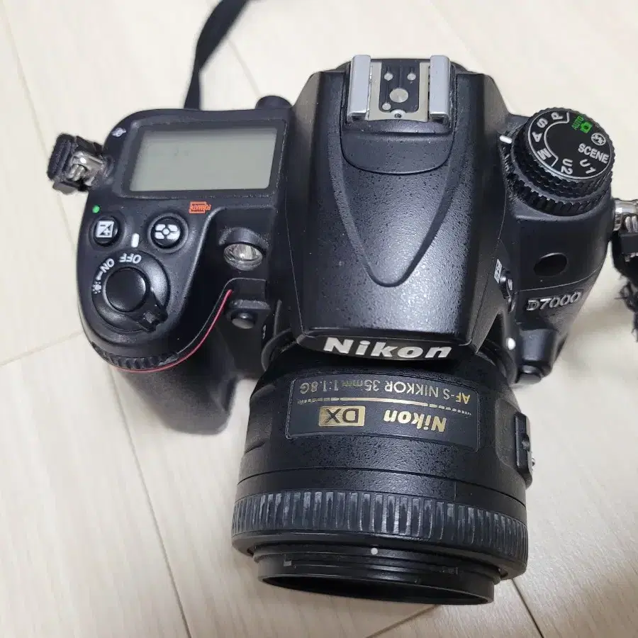 니콘 중급용 dslr 카메라 D7000 과 35mm f1.8 카페렌즈