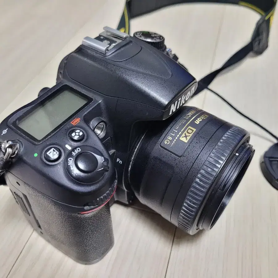 니콘 중급용 dslr 카메라 D7000 과 35mm f1.8 카페렌즈