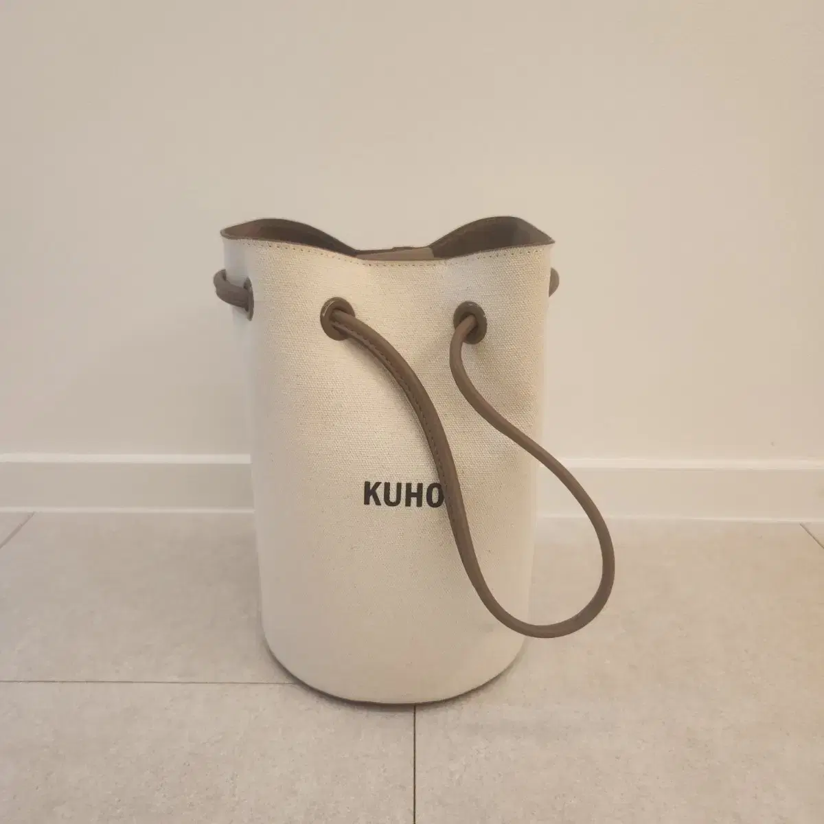 Bucket bag in ivory genuine leather