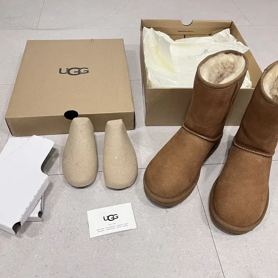 미국어그 클래식 숏2 우먼사이즈 230 체스트넛 UGG